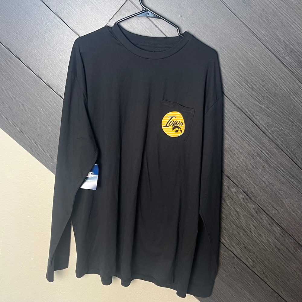 Champion Men's Iowa Hawkeyes Long Sleeve Pocket Tee 2XL Black‎ NWT